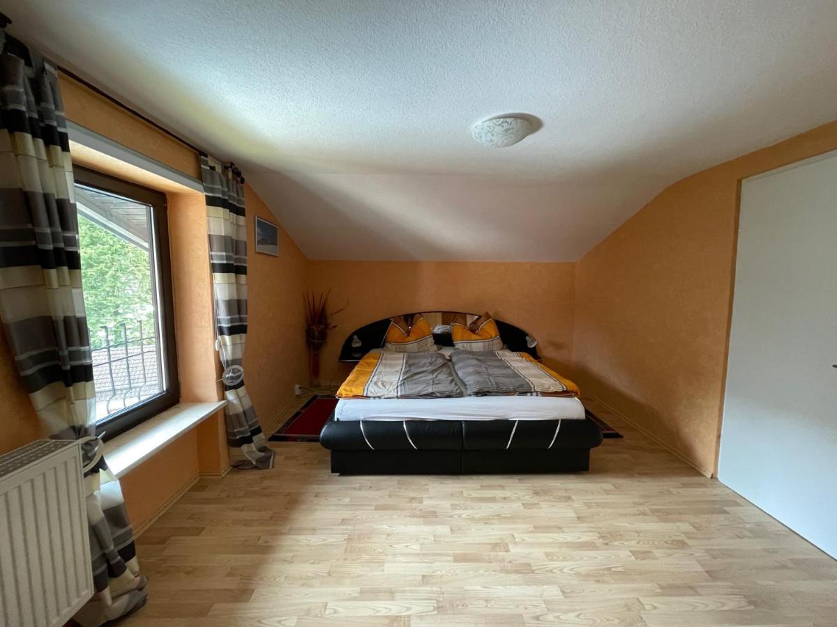 Ferienwohnung Geräumiges Domizil mit Bergblick Oberwössen Exterior foto