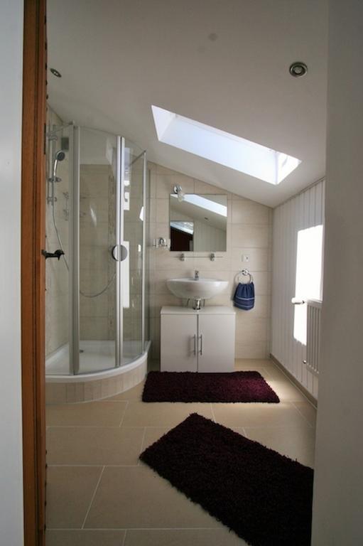 Ferienwohnung Geräumiges Domizil mit Bergblick Oberwössen Zimmer foto