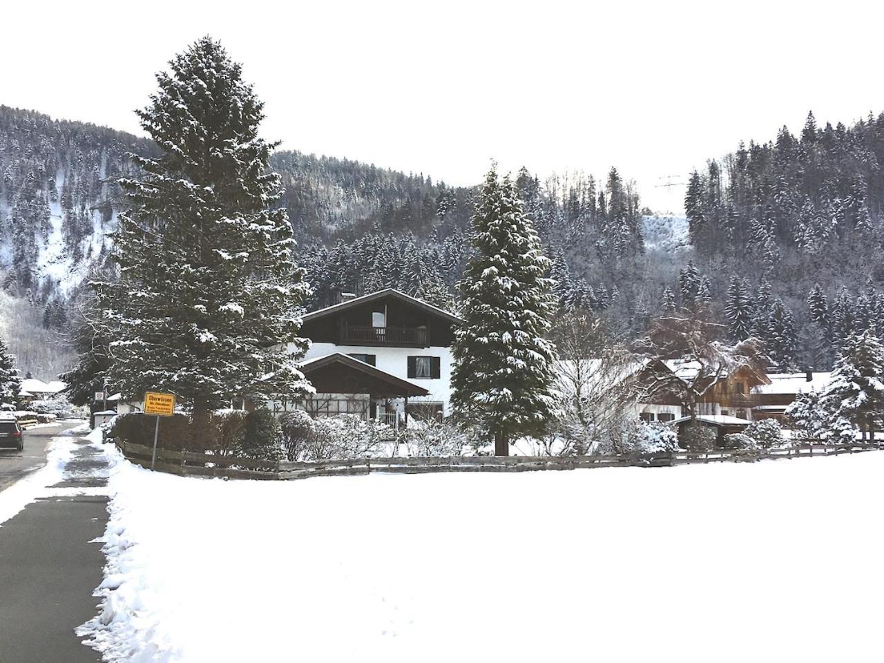 Ferienwohnung Geräumiges Domizil mit Bergblick Oberwössen Exterior foto
